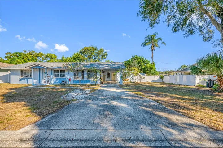1324 MILTON ST CLEARWATER, FL 33756 - Front Lawn