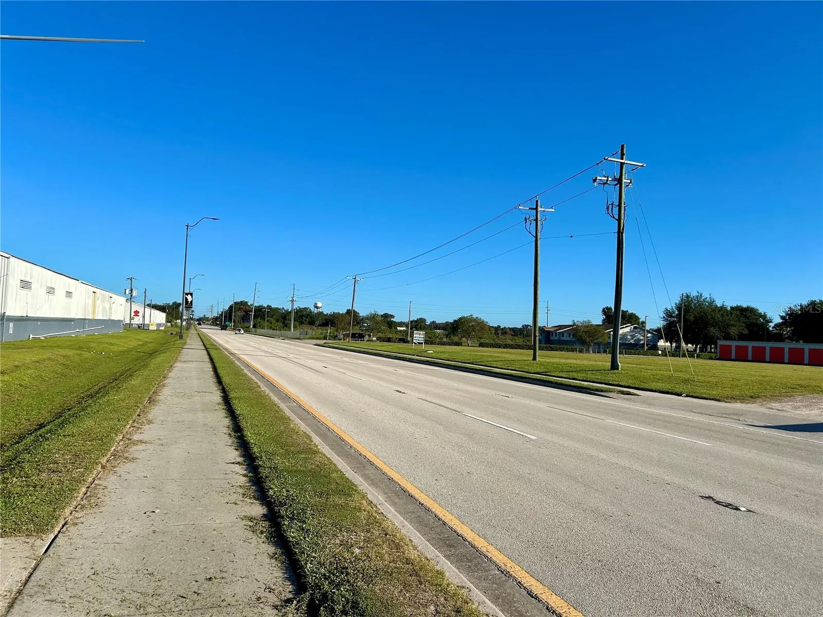 View across US Highway 17 northbound looking north