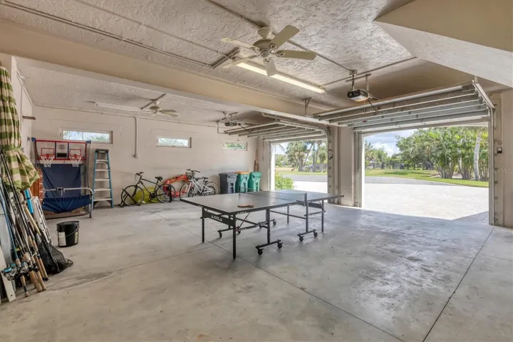 Large Garage!