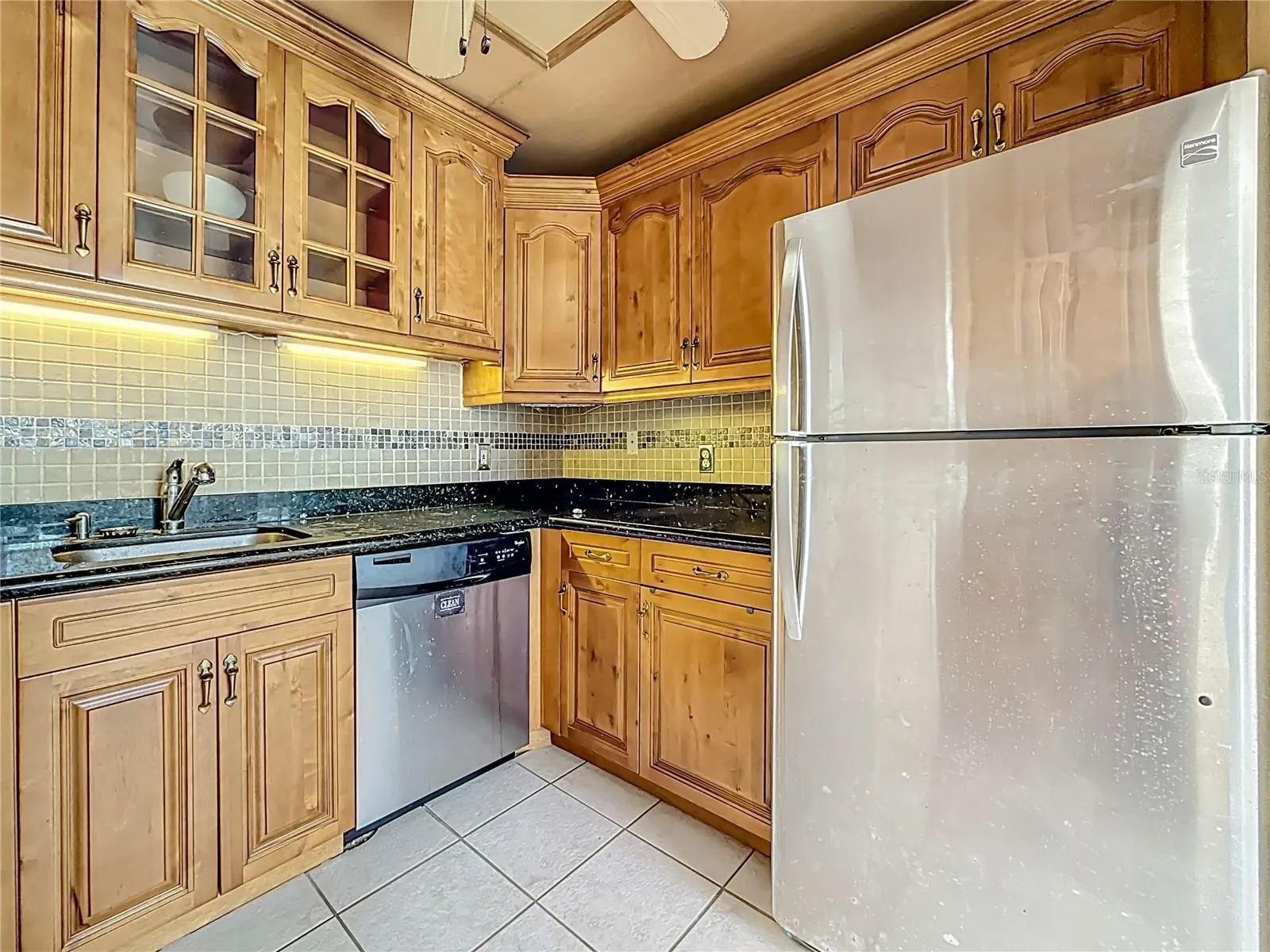 Beautiful Backsplash and Under Cabinet Lighting