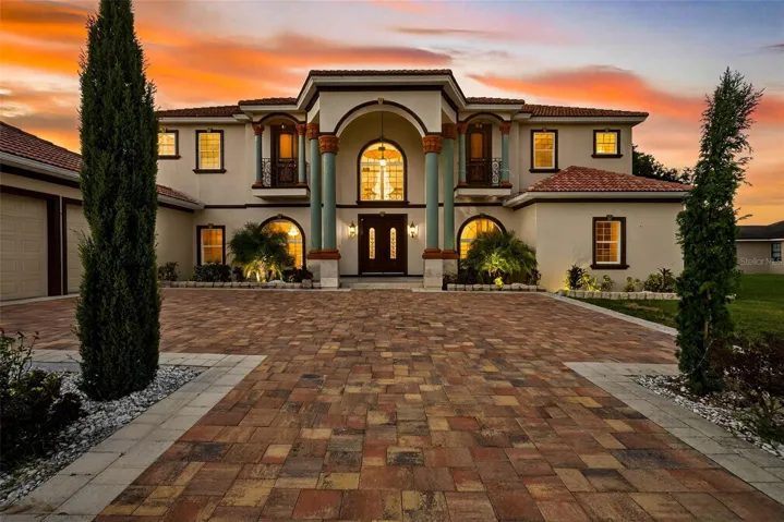 Front view of home