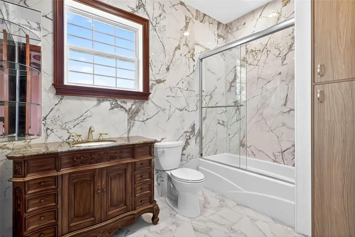 Bedroom 5's Ensuite Bathroom