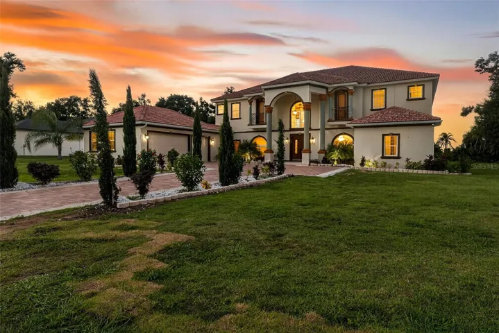 Front view of home