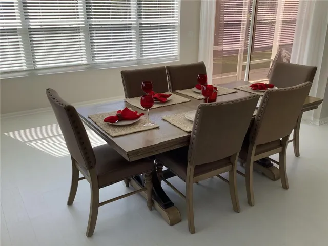 Dining Table & 6 Chairs