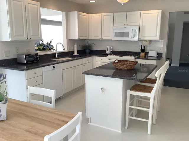 Large Kitchen with a 6 burner Gas Range
