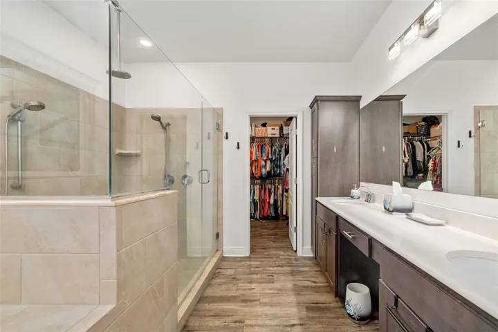 Primary en-suite