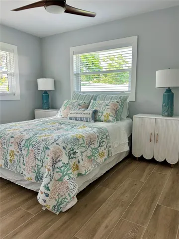 2nd smaller bedroom has a queen bed.