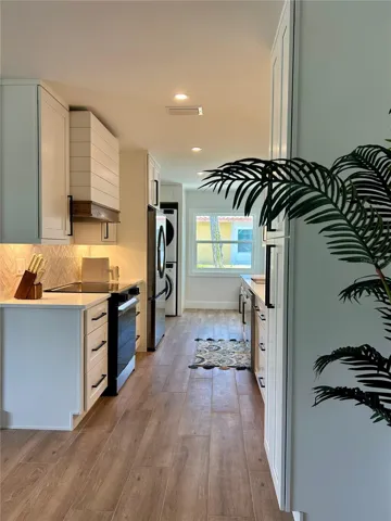 Kitchen with small additional dining area