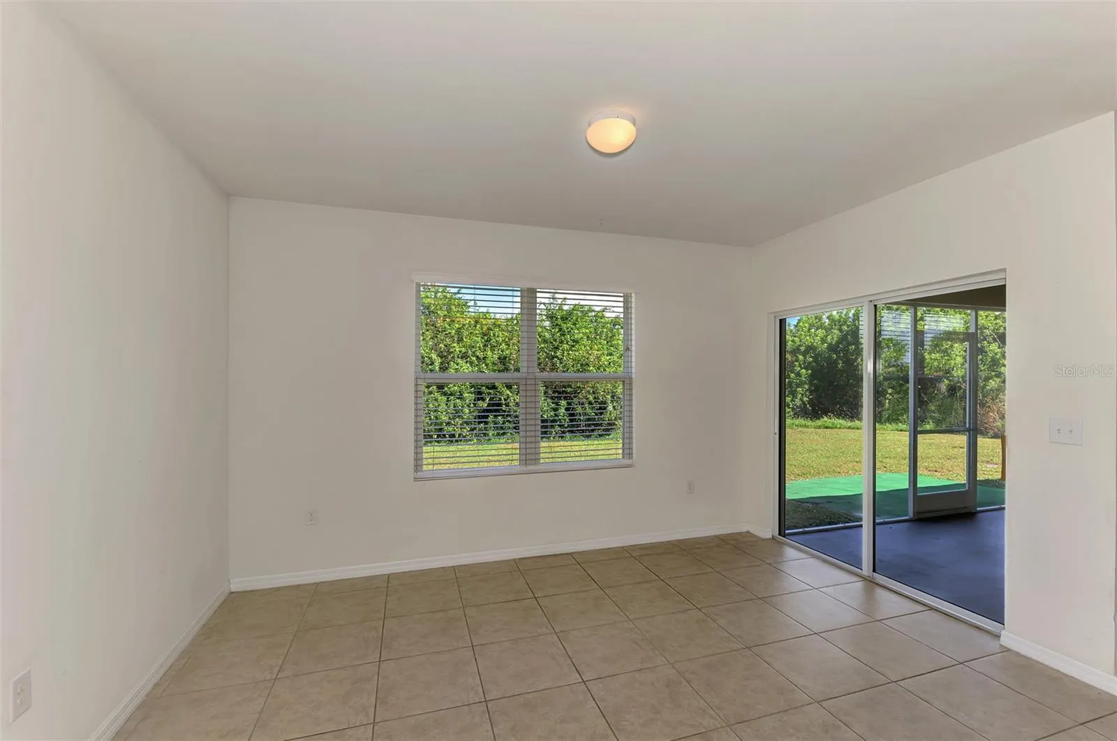 Dinette-Dining area to Lanai