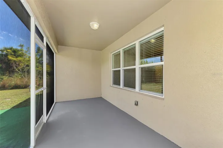 Enclosed & Screened Lanai