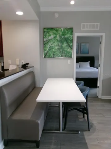 Room to eat and visit
