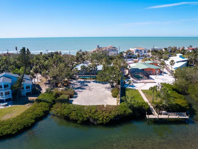Bayfront charmer with dock & deeded beach access across the street