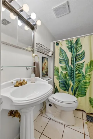 Bathroom (Upstairs)