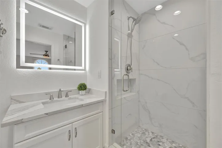 guest bathroom, 3rd floor