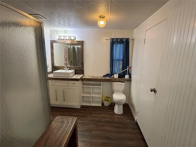 Big Masterbath with Walk in Closets