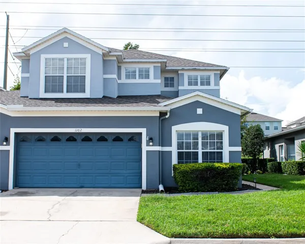 Front w/  2 car driveway
