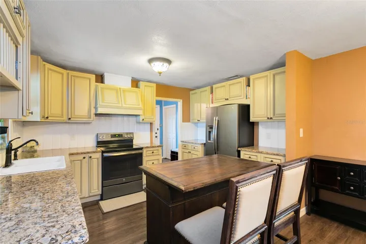 Kitchen with island