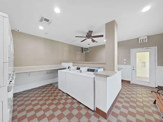 Let's look at all the amenities! There is a laundry on site if needed!