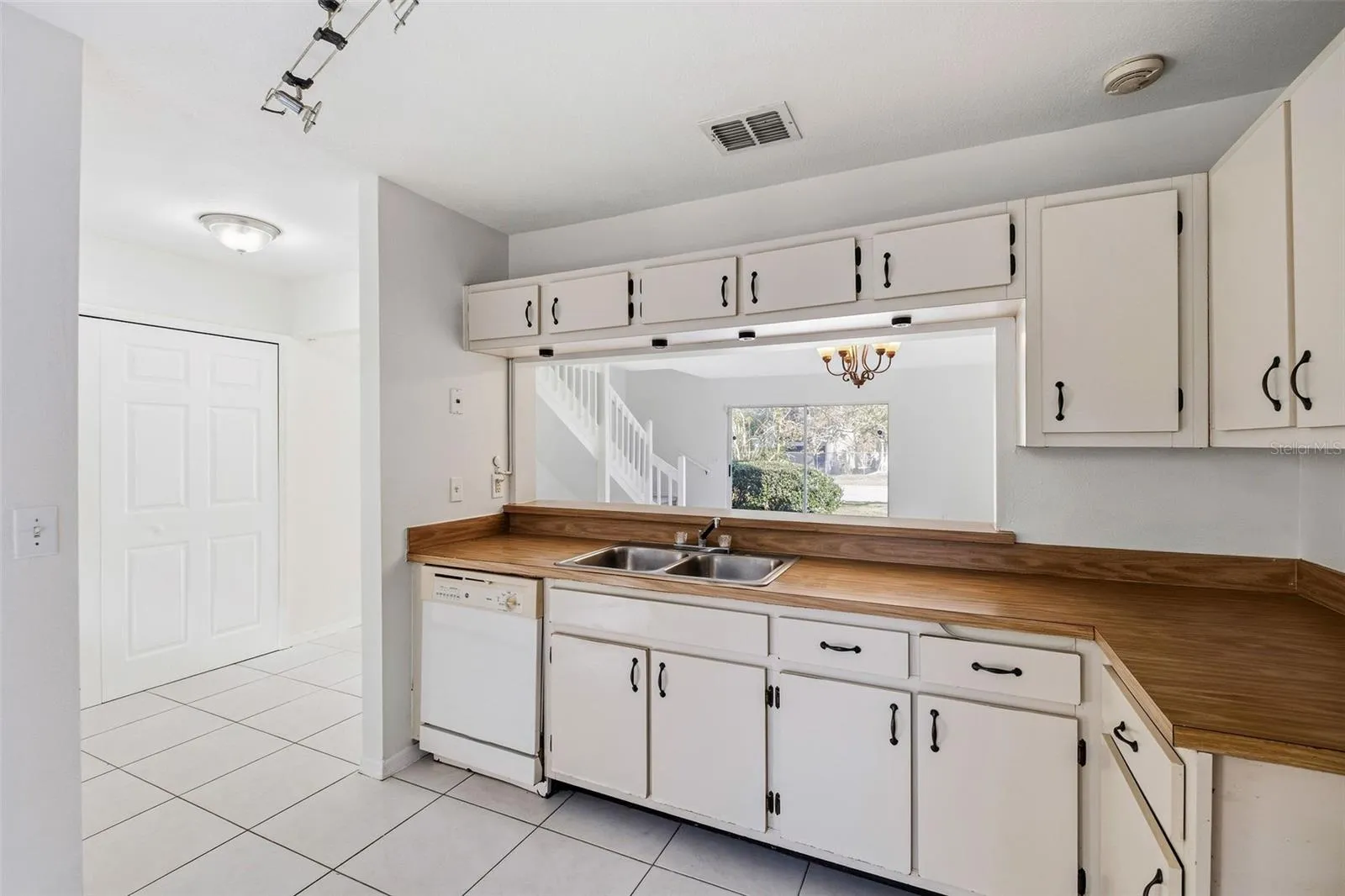 Kitchen 13'x10'