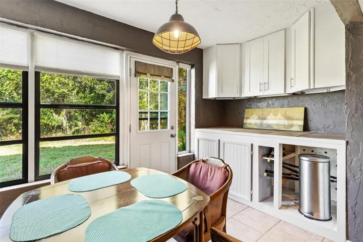 Dining Nook with water front