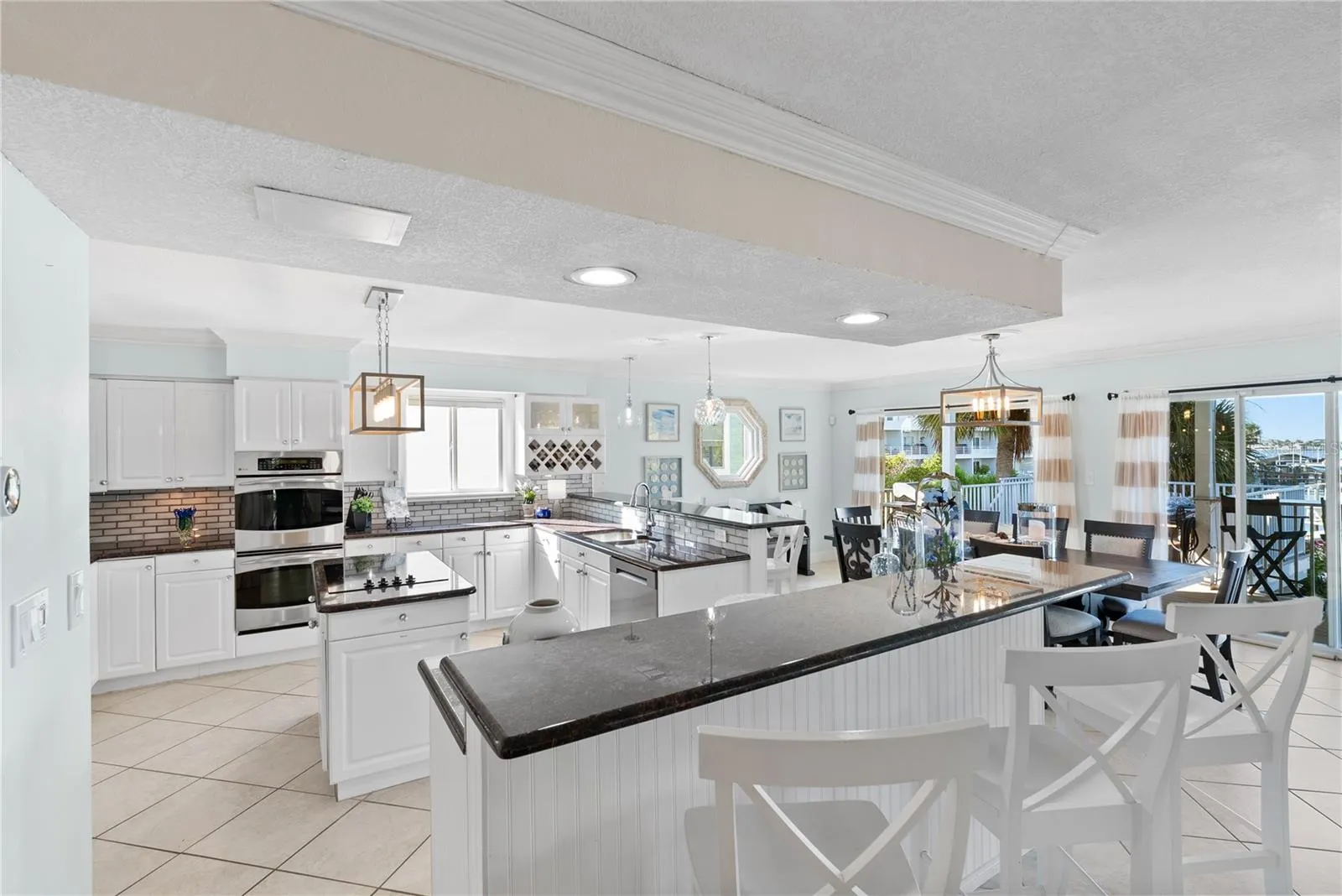 Water views from every angle — even while cooking dinner