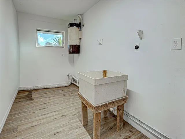 LARGE INSIDE LAUNDRY ROOM