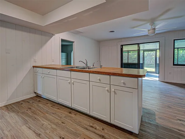 KITCHEN SINK AND ISLAND