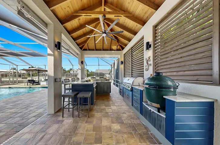 Outdoor Kitchen/Bar