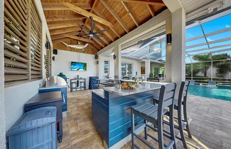 Outdoor Kitchen/Bar