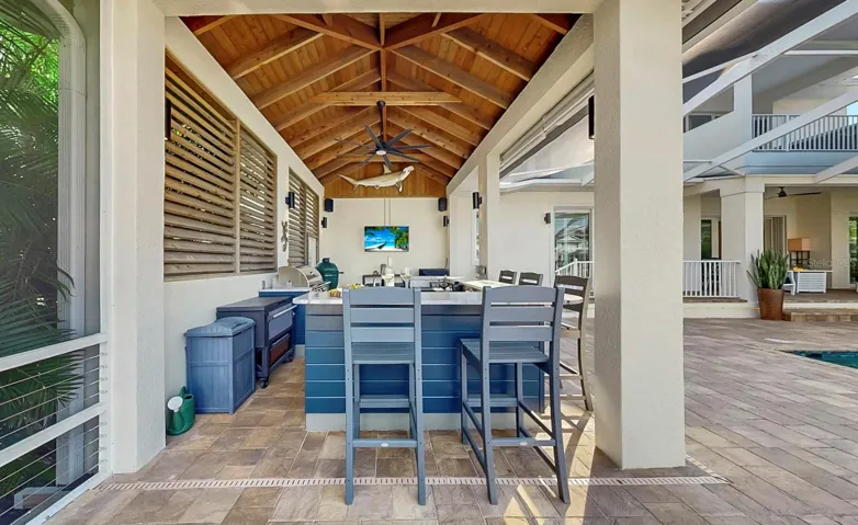 Outdoor Kitchen/Bar