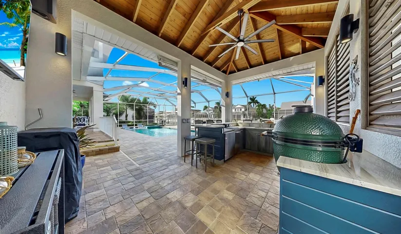 Outdoor Kitchen/Bar