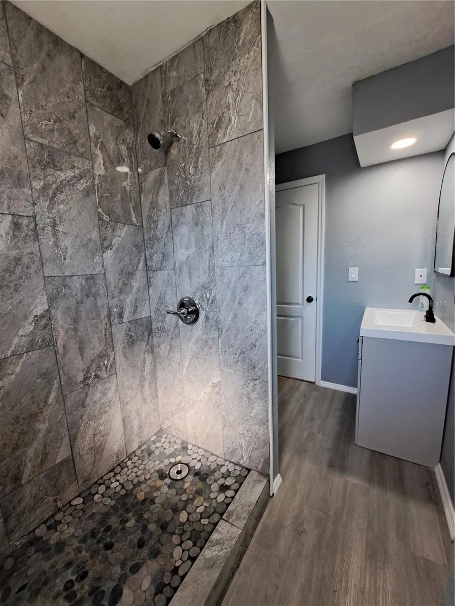 2nd bath shower