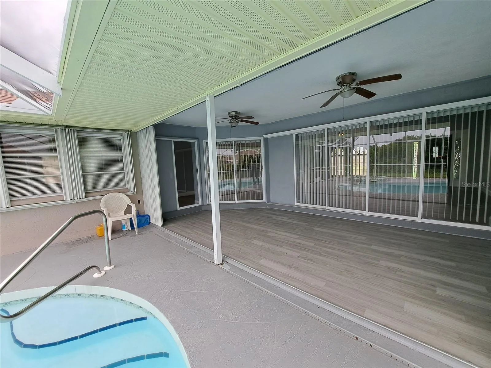Hurricane large shutters to close all sliders