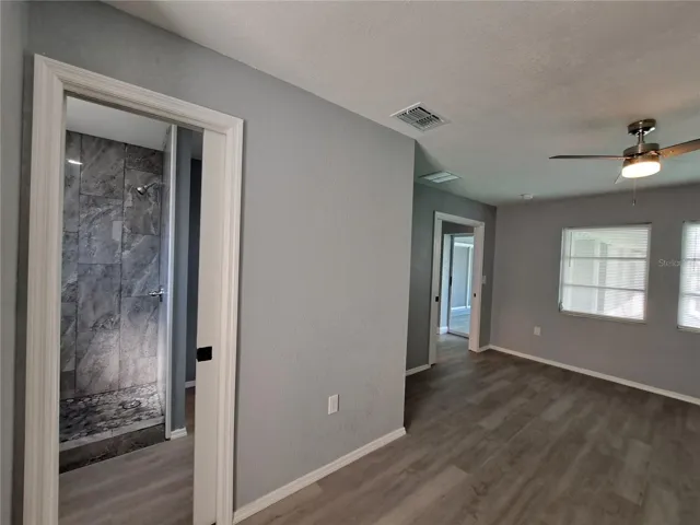 2nd bedroom with door to bath