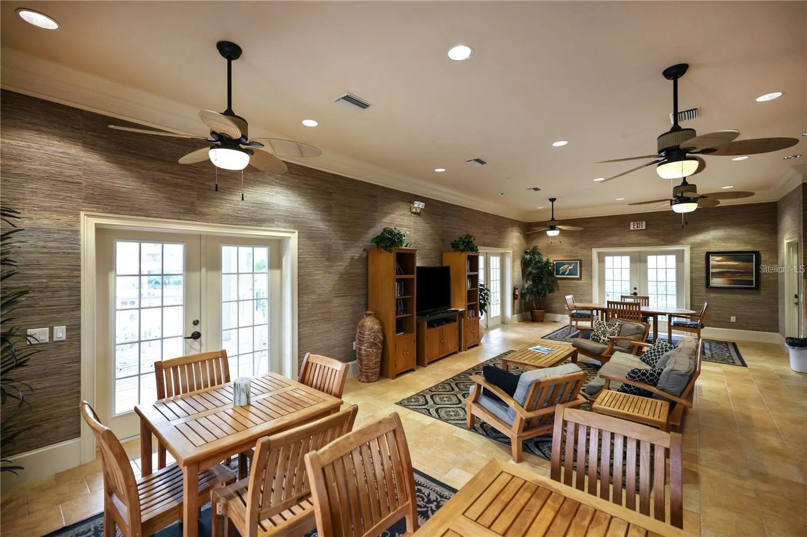 Clubhouse for Entertaining