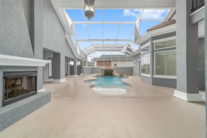 Outdoor Courtyard - 2 Sided Fireplace, Gunite Swimming Pool and Hot Tub with Screen Enclosure - Totally Private