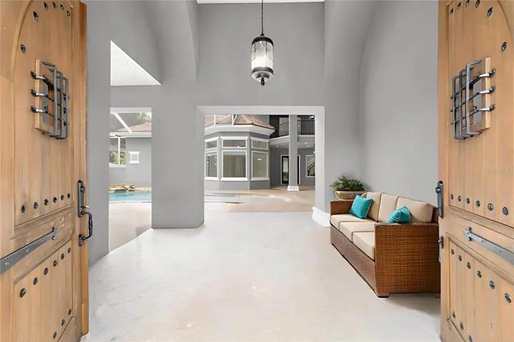 Virtually Stage Foyer / Courtyard