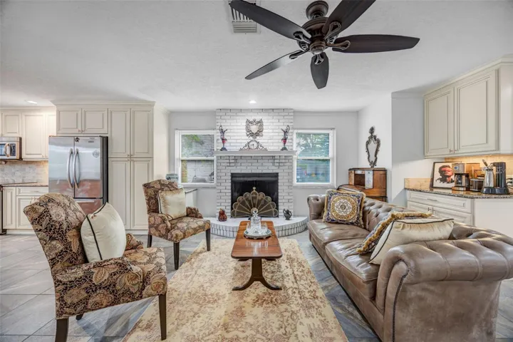 Formal tea area or family table, the choice is yours