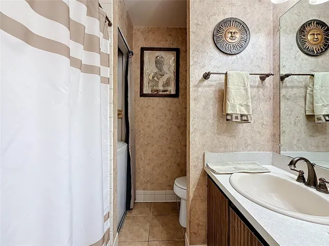 Bathroom - Laundry Area &amp; Washer/Dryer