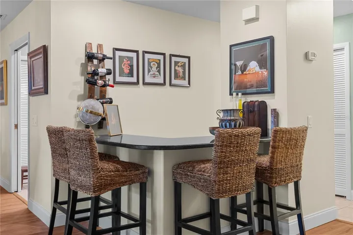 Bar, great for entertaining!