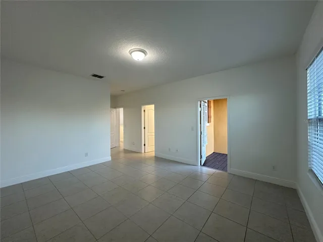 Master-Bed.w/walking closet and Balcony.