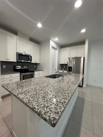Kitchen w/Island granite counter top