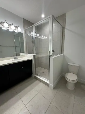 Master Bathroom w/Walking-Shower.