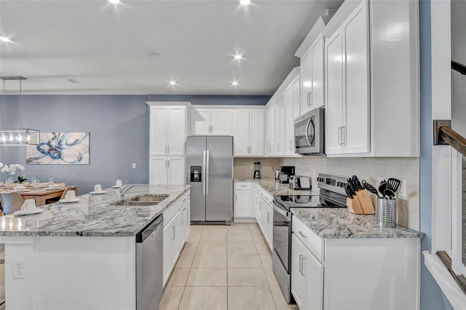 Sleek Modern Kitchen with Premium Finishes