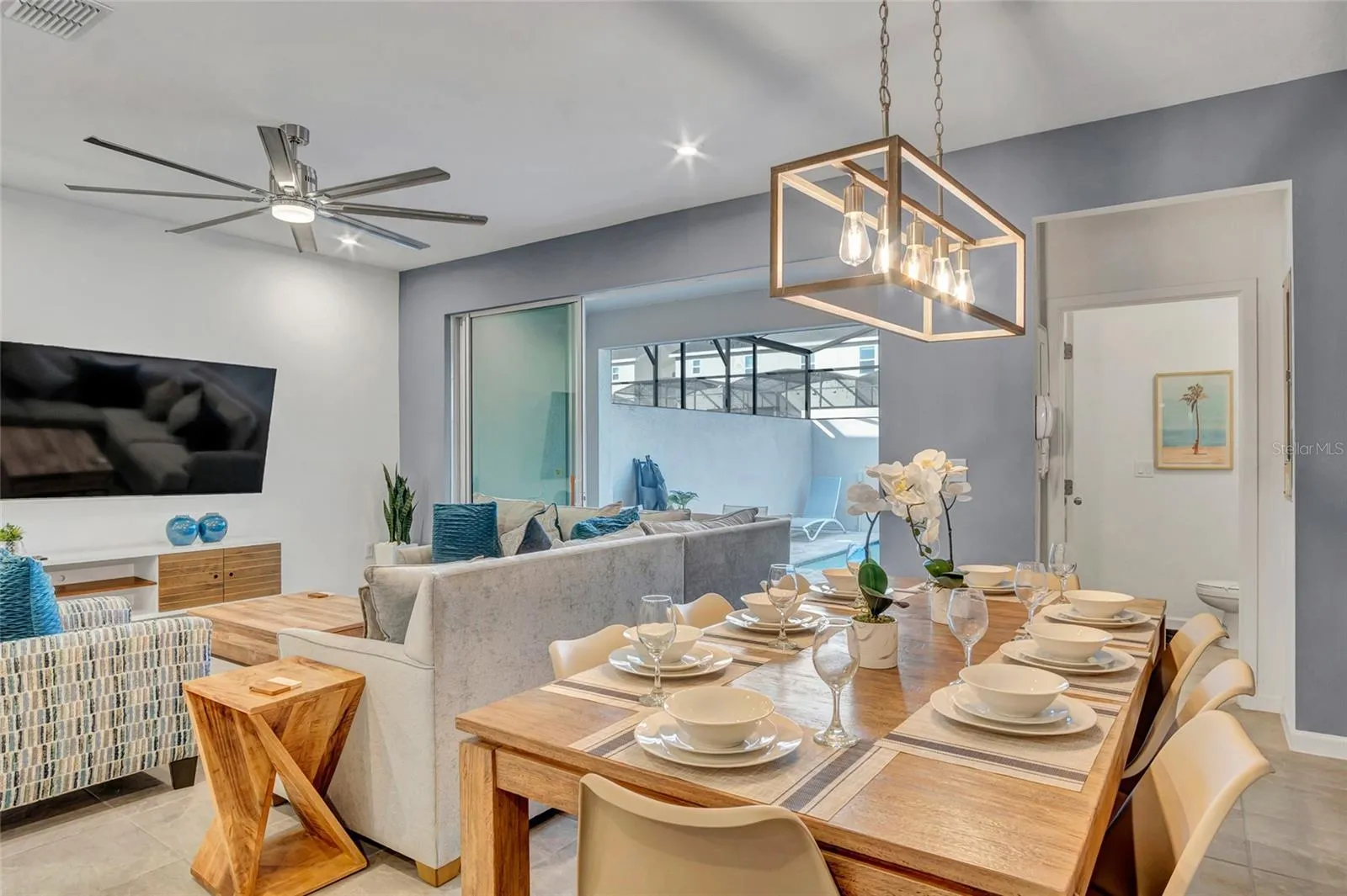 Modern lighting &amp; finishes