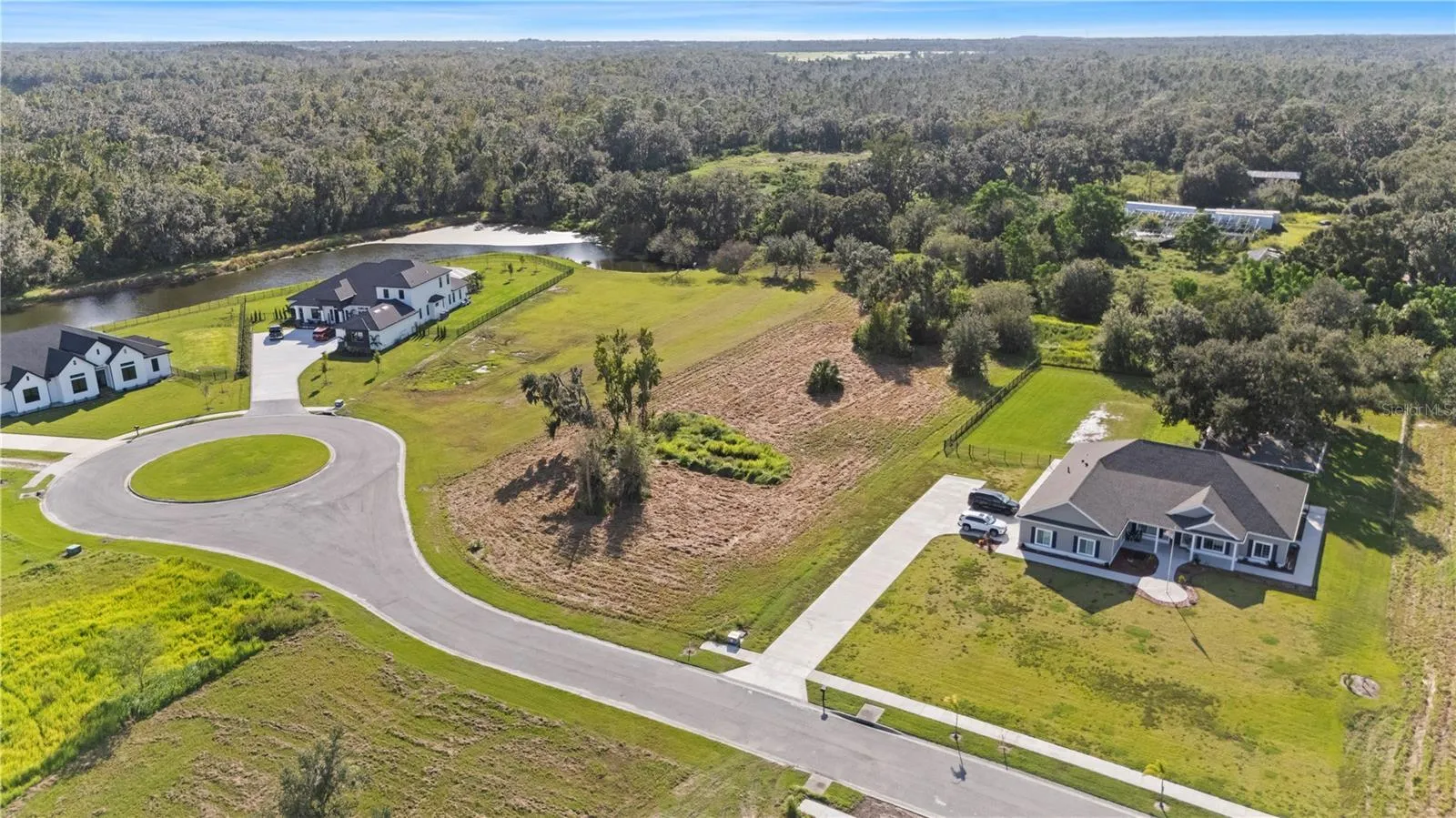 Plenty of elbow room between homes