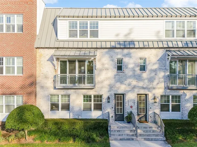 WELCOME HOME to 133 S PARK AVENUE!!!