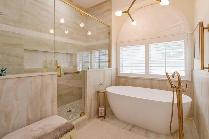 WOW!  Look at this shower and soaking tub.
