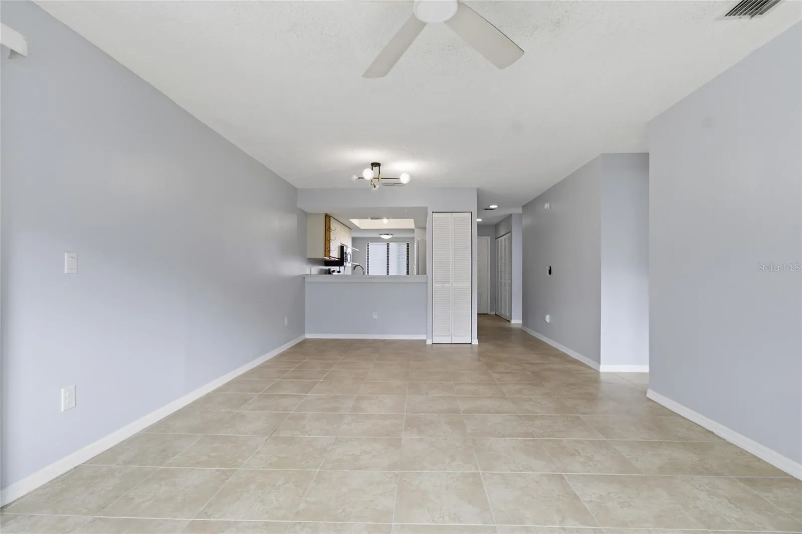 Living Room dining rm combo w/sliders to lanai