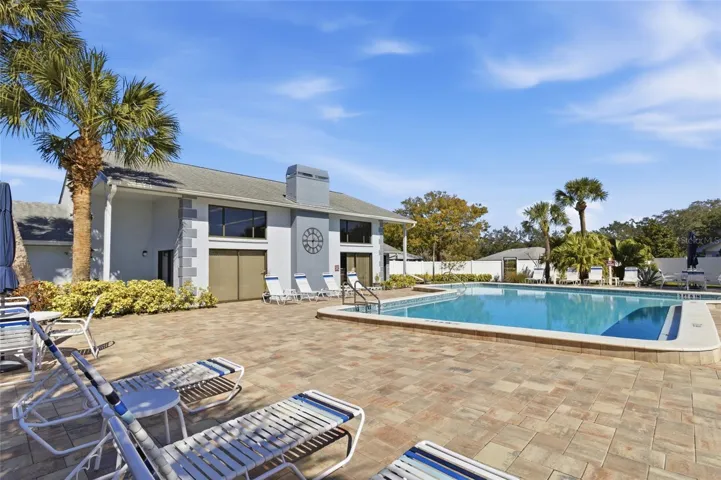 Clubhouse-Pool